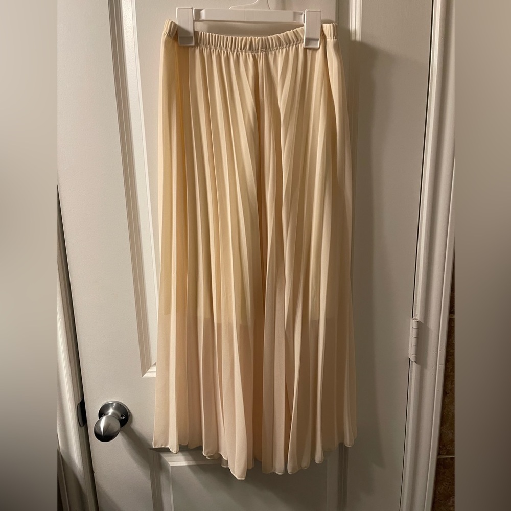 Cream midi pleated skirt
